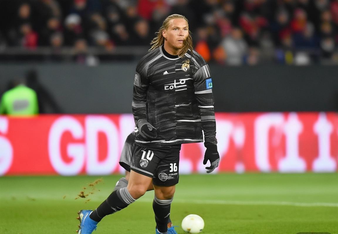 皇马巴黎引援受挫：维尔茨奥斯梅恩留队，曼联留住核心球员成欧洲冬季转会窗口焦点